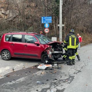 Scontro tra due auto a Omegna