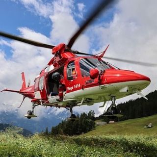 Canton Ticino, cade dall'albero durante la potatura: soccorso con l'elicottero