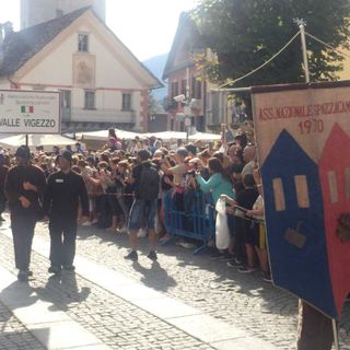 Grande successo per la sfilata degli spazzacamini in valle Vigezzo FOTO e VIDEO