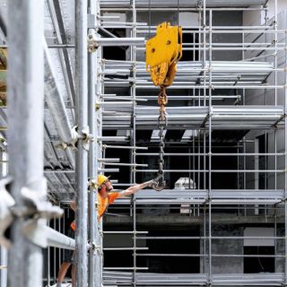 Boom dei costi e pagamenti in ritardo: le imprese edili scontano la frenata dei bonus e la crisi di vocazione Boom dei costi e pagamenti in ritardo: le imprese edili scontano la frenata dei bonus e la crisi di vocazione