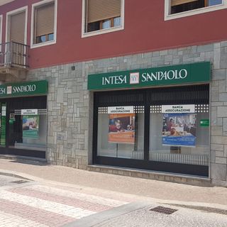 Intesa Sanpolo chiude 22 sportelli in Piemonte, la Regione scende in campo per dire no