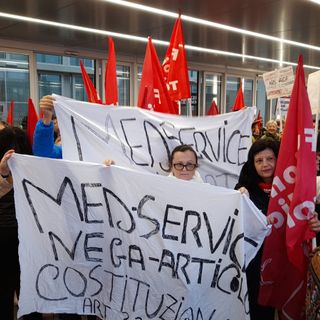 Protesta dei sindacati davanti al Grattacielo