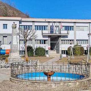 Google cancella le scuole di Bée, il caso diventa nazionale