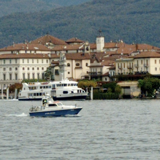 Polizia salva tre ragazze in difficoltà sul lago