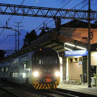 Incidente sulla linea Milano-Domodossola, il racconto di una passeggera: "Nessuna comunicazione da Trenord, ore di attesa al freddo"