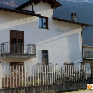 L'immobile che si trova nel'area industriale di Vogogna