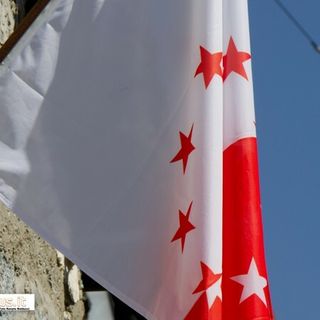 Vallese in rivolta: ''no' alla raclette vegana