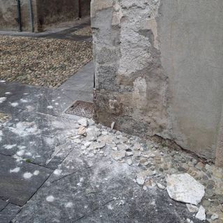 Pallanza, calcinacci in via Santo Stefano