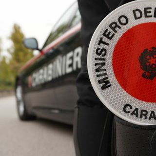 Ubriaco alla guida, tenta di fuggire e aggredisce i carabinieri: arrestato 31enne di Verbania