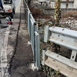 Omegna, sistemata la barriera sul ponte del Molinetto