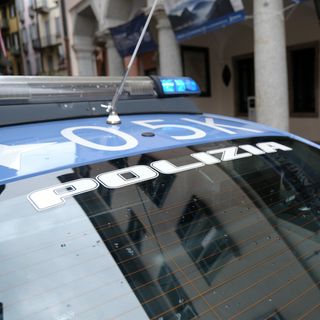 Fermato con un coltello dopo aver eluso il controllo della polizia