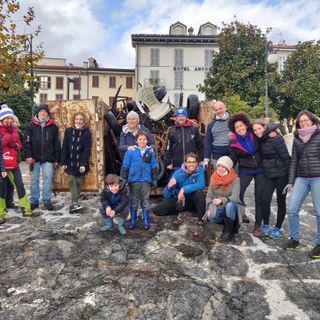 Ripulito il fondale del porto di Intra. FOTO