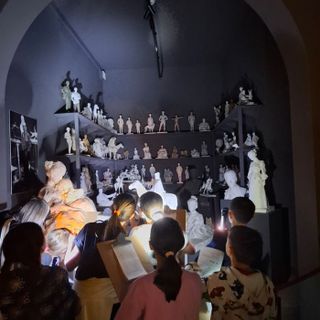 Vegetazione incolta e murales: il percorso della Salute viene trascurato da tutti