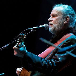 “Bis! 2 laghi 2 palchi”, la rassegna prosegue con il chitarrista Beppe gambetta