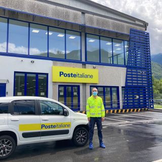 Poste Italiane, la ripartenza raccontata attraverso lo sguardo dei portalettere