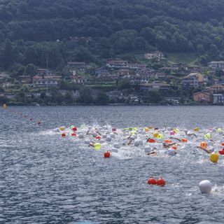 Omegna, grande successo per la classica traversata da Riva a Riva  FOTO