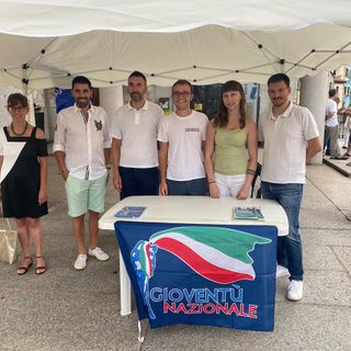 Il Gazebo di Gioventù Nazionale Vco a Omegna per onorare le vittime delle stragi