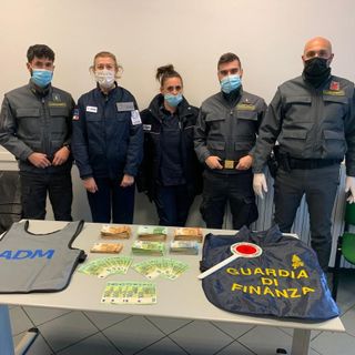 Piaggio Valmara, stresiano fermato con 55 mila euro non dichiarati: scatta il sequestro