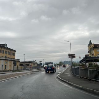 Fanno discutere le strisce pedonali (cancellate) di corso Mameli