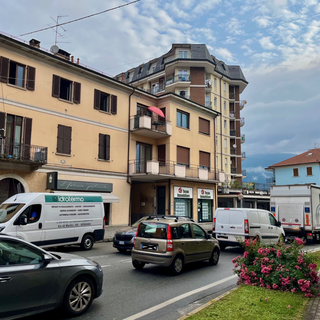 Bar e negozi semi vuoti: così il traffico sta paralizzando Gravellona