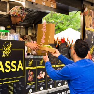 Birre artigianali, vini e cocktail, oltre al meglio della cucina italiana e internazionale, senza dimenticare musica e spettacoli: l’appuntamento è a Omegna (servizio a cura di Giulia Nicora)