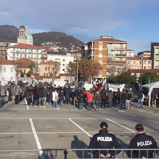 Verbania, in pochi alla manifestazione contro il super green pass