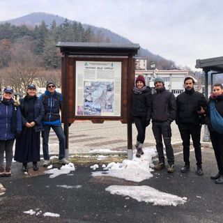 Visita dei rappresentanti della Cattedra Unesco ai massi coppellati di Bèe