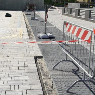 Cannobio, si staccano gli autobloccanti: chiuso parzialmente il parcheggio del centro medico