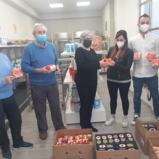 E.ON ha consegnato i generi di prima necessità all’Emporio dei Legàmi
