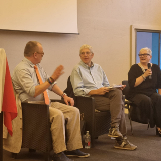 Sala gremita per la presentazione del libro di Mario Giordano