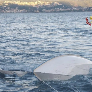 Barca a vela si ribalta ai Castelli di Cannero: salvate due persone