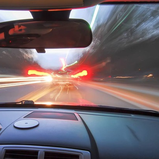 Auto e moto sfrecciano di notte nel Cusio, sono gare improvvisate?