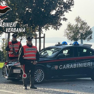 Tampona un motociclista e fugge, rintracciato dai carabinieri