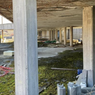 Pallanza, trovato il corpo di un uomo privo di vita al parcheggio di via Raffaello Sanzio