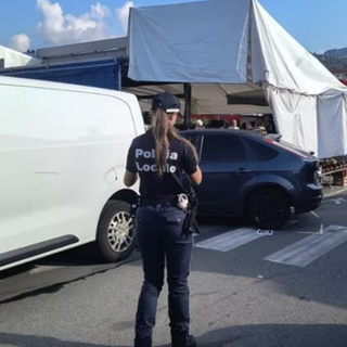 Auto piomba nel mercato di Intra: "Grazie alla prontezza di chi è intervenuto"