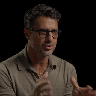 Fabrizio Corona a Suna presenta “La grande menzogna”