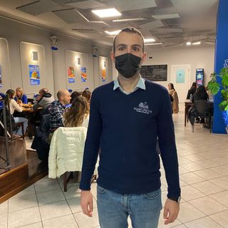 Evento benefico a rischio dopo un furto: l'aiuto di un aronese salva l'iniziativa