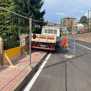Al laboratorio analisi ripristino del muretto distrutto da un carro attrezzi a giugno