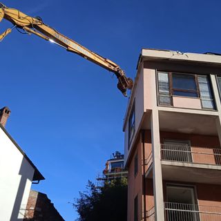Iniziata la demolizione della sede storica del Maggia FOTO