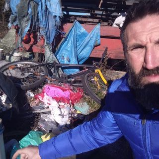 Crusinallo, discarica a cielo aperto tra via Prati e via IV Novembre