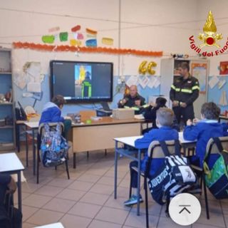 I vigili del fuoco incontrano gli alunni del Vco