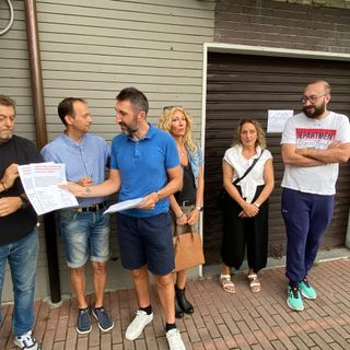 Una raccolta di firme per migliorare via Fratelli di Dio