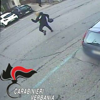 Scippa e deruba per droga e sigarette, l'intervento rapido dei carabinieri porta all'arresto immediato