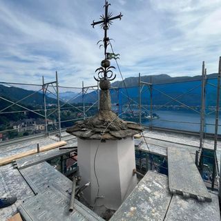 Quasi completati gli interventi esterni di restauro della torre campanaria di Brolo