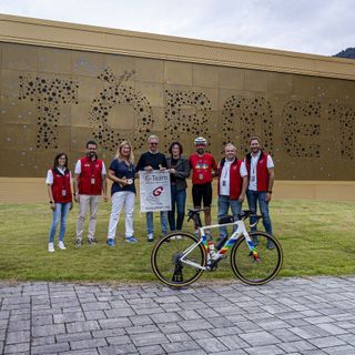 Andrea Ciocca e la sua bicicletta della pace hanno raggiunto Rovereto