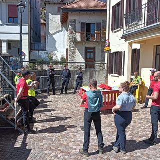 Esercitazione di soccorso in montagna sopra le Quarne: biker “salvato” dai volontari