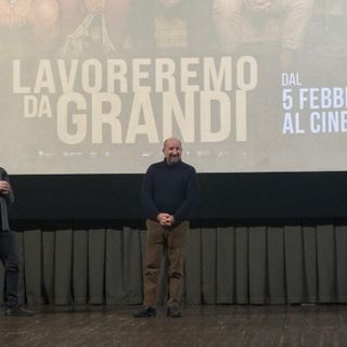 Tutto esaurito a Omegna per l’anteprima nazionale di 'Lavoreremo da Grandi' VIDEO
