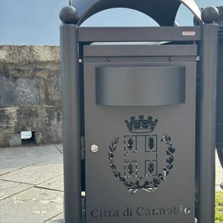Cannobio installa maxi cestini porta rifiuti sul lungolago