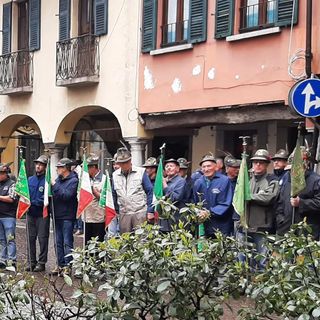 Gli Alpini di Omegna celebrano i 100 anni dalla fondazione