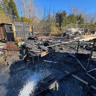 Incendio al campeggio "7 camini" di Gignese, danni ingenti a roulotte e bungalow
